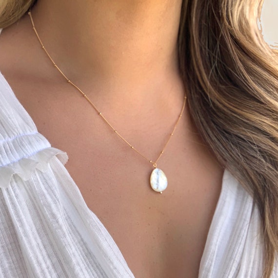 Milo Necklace - Gold with Mother of Pearl - Mother of pearl / Shelfish -  Sézane