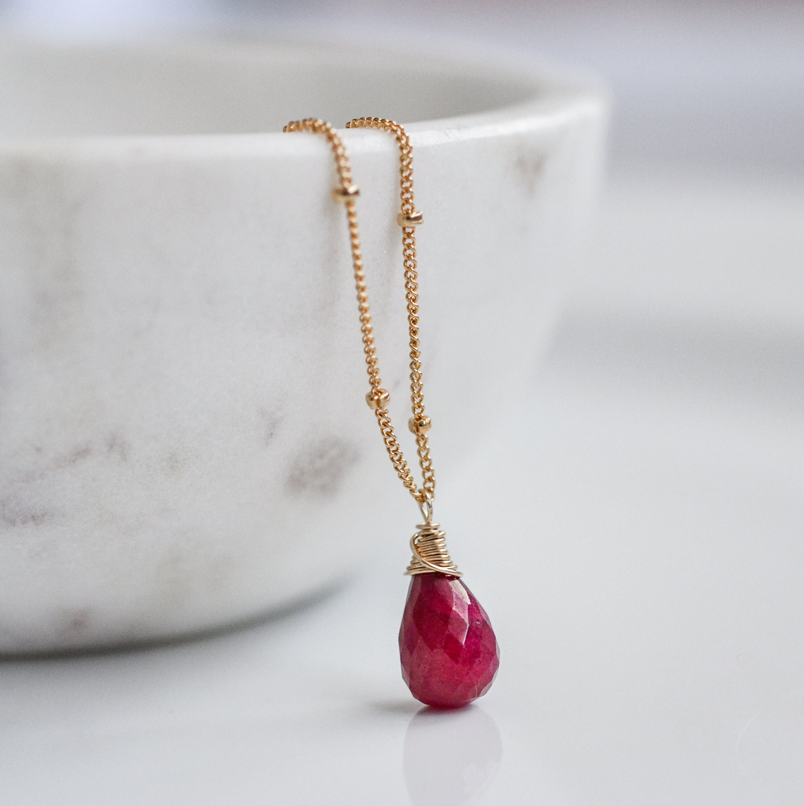 Sieraden Kettingen Kristallen kettingen Ruby Necklace Red Ruby Coin Pendant Necklace Pink Crystal Medallion Girlfriend Gift July Birthstone Gold Filled Box Chain Christmas Gifts 