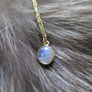 Regnbågsmånstenshalsband, månstenshänge, satellitkedja, satellitsmycken, 14k guldfyllt halsband, elegant guldhalsband, daggdroppe bild 8