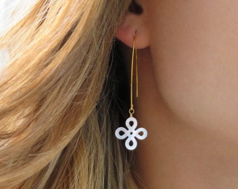 White Clover Dangle Earrings, Long Gold Earrings, Shell Earrings, Clover Earrings, Mother of Pearl Earrings, White Earring, Gift for Her