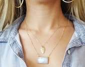 Collar de piedra lunar, collar de punta de flecha de oro, collar con capas de Boho, joyería de piedra lunar, joyería Boho, collar de capa de oro, joyería de punta de flecha