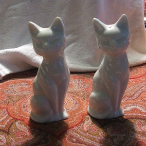 Neko lucky cat, Asian decorative shakers, Vintage 1980's, white porcelain salt and pepper shakers