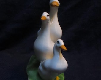 Gorgeous Ceramic figurine of mom swan and her babies