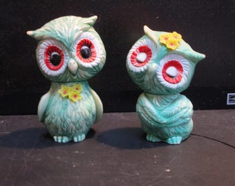 Vintage Owl Salt and Pepper Shakers - 1970s Vintage Kitchen - Seasoning Shaker -