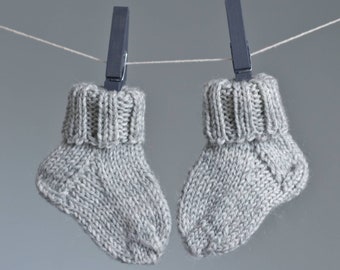 Chaussettes en laine pour bébé, chaussettes en laine tricotées à la main, chaussettes pour nouveau-nés, chaussettes en laine Preemie, chaussettes en laine pure, cadeau baby shower, chaussettes en laine gris perle