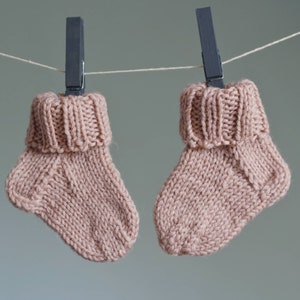 Baby-Wolle-Socken / Handgestrickte Wollsocken / Neugeborenen-Socken / Baby-Wolle-Socken / Socken aus reiner Wolle / Babyparty-Geschenk