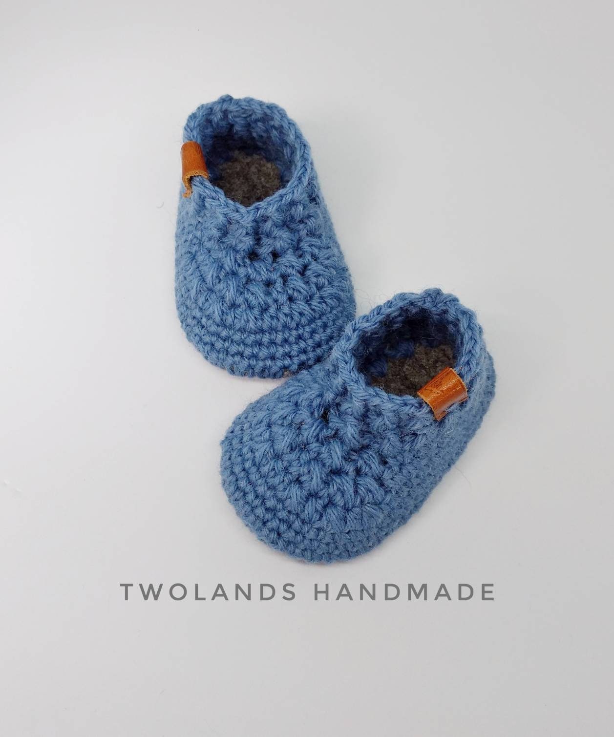 Handmade baby woolen shoes deals