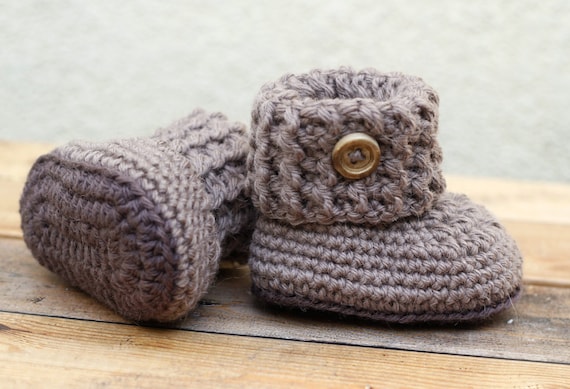 handmade baby woolen shoes