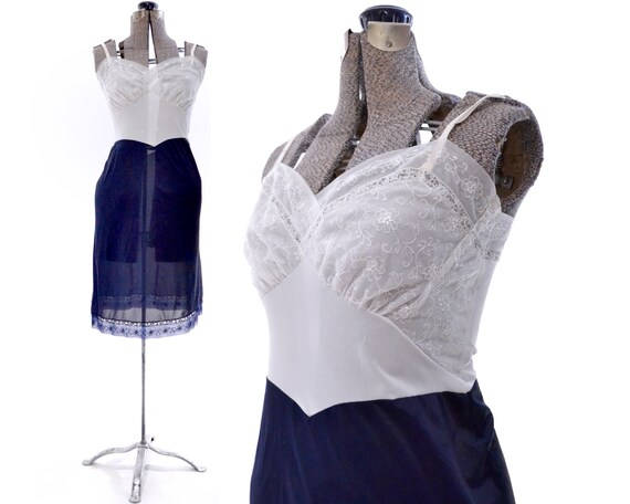 Size M Vintage 1950s Full Slip White Navy Blue