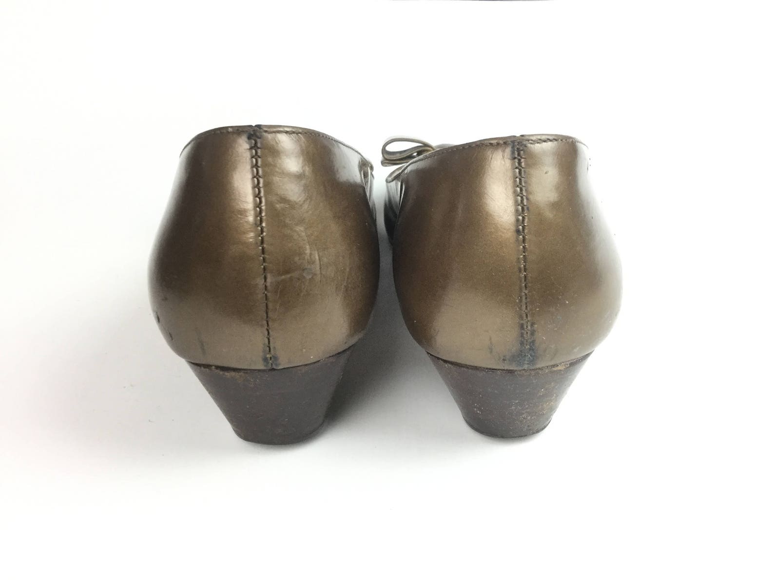 size ferragamo 7.5 shoes pewter gold bronze metallic bow vara vintage 7 low heel pump ballet flat designer