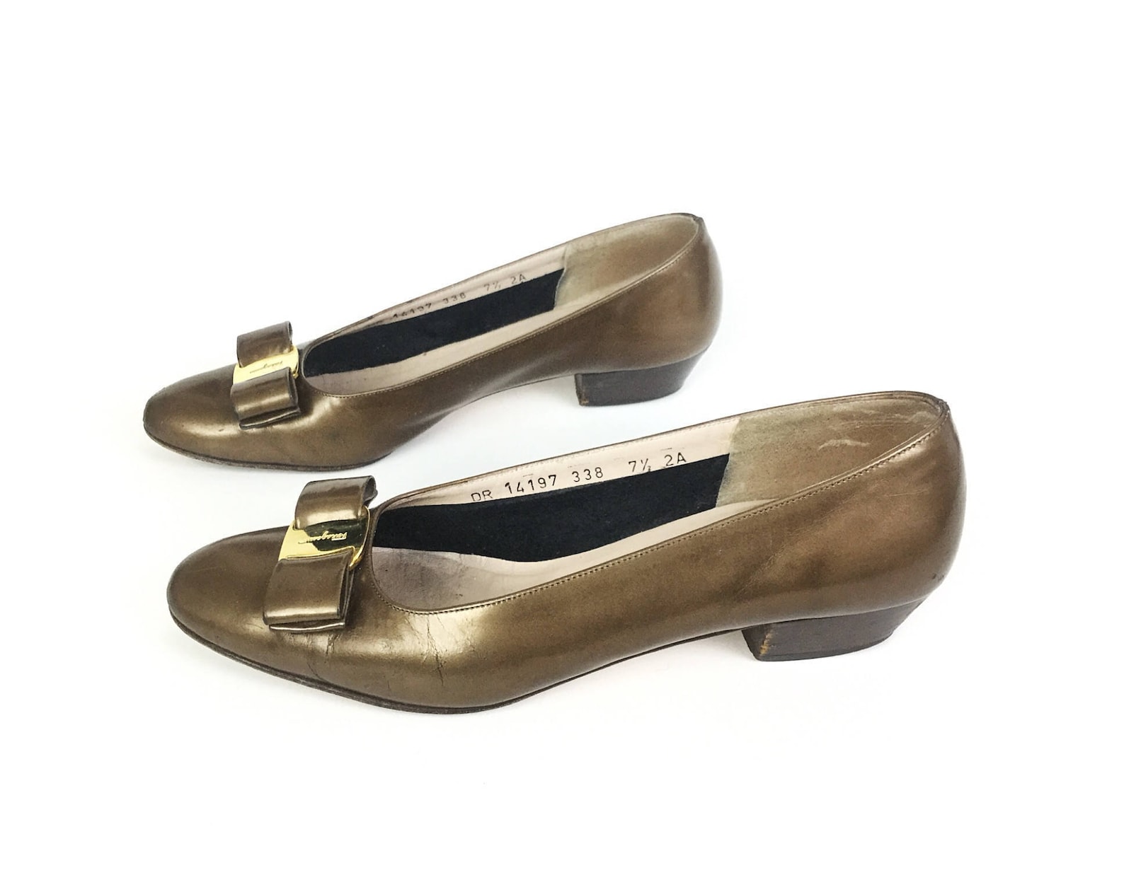 size ferragamo 7.5 shoes pewter gold bronze metallic bow vara vintage 7 low heel pump ballet flat designer