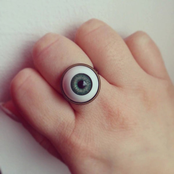 Bague ajustable globe oculaire zombie horreur