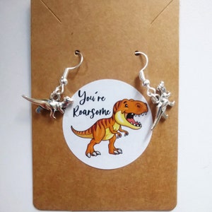 Conjunto de brincos You&#39;re Roarsome T-Rex