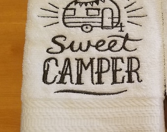 Serviette à main brodée Camper Sweet Camper - Choisissez la couleur de la serviette