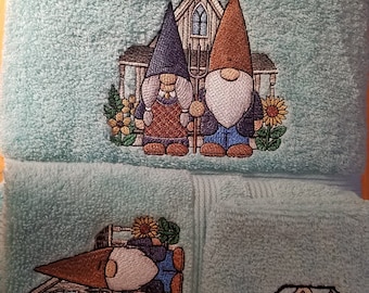 Ensemble de 3 serviettes brodées Ma and Pa Gnomes - serviette de bain ou drap de bain, essuie-tout et gant de toilette - couleur de la serviette au choix