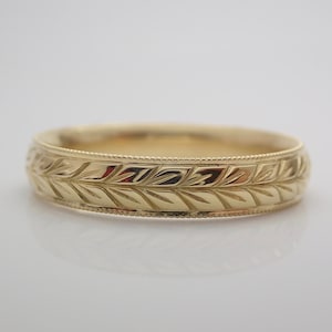 Yellow Gold Wheat Pattern Wedding Band Solid 18k Yellow Gold Hand Engraved with a Comfort-fit Vintage / Antique Style, Sizes 6.5 or 6.75