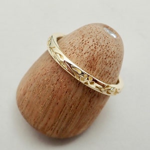 Vine Leaf / Wildflowers Yellow Gold Wedding Band, Floral Wedding Ring, Carved Flowers & Leafs 14k Yellow Gold Wedding Band, 2.5 mm Wide