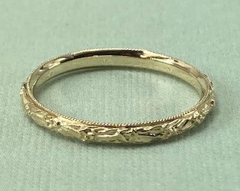 Carved Flower 14k Yellow Gold Wedding Band - Antique Style Milgrain