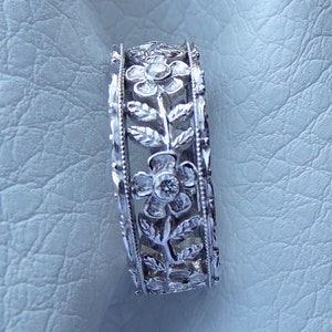 Flower and Leaves Ring with Diamonds Wide Wedding Band 18k White Gold with Milgrain and Engraved details Vintage / Antique Style