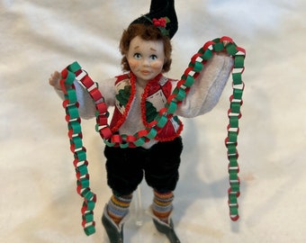 Elf with Christmas paper chain