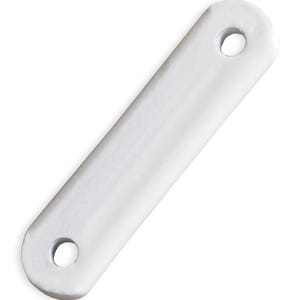 Peut inclure: Une plaque métallique blanche, rectangulaire, avec des extrémités arrondies et deux trous circulaires. La plaque est inclinée en diagonale sur un fond blanc, mettant en valeur sa surface lisse et propre. Ce composant de quincaillerie est probablement utilisé pour connecter ou renforcer des structures.