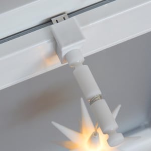 Set di 2 o 4 ganci per finestre/ganci decorativi con distanziatori, bianchi - ora con spaziatura più ampia per spessori di finestra da 10 a 27 mm