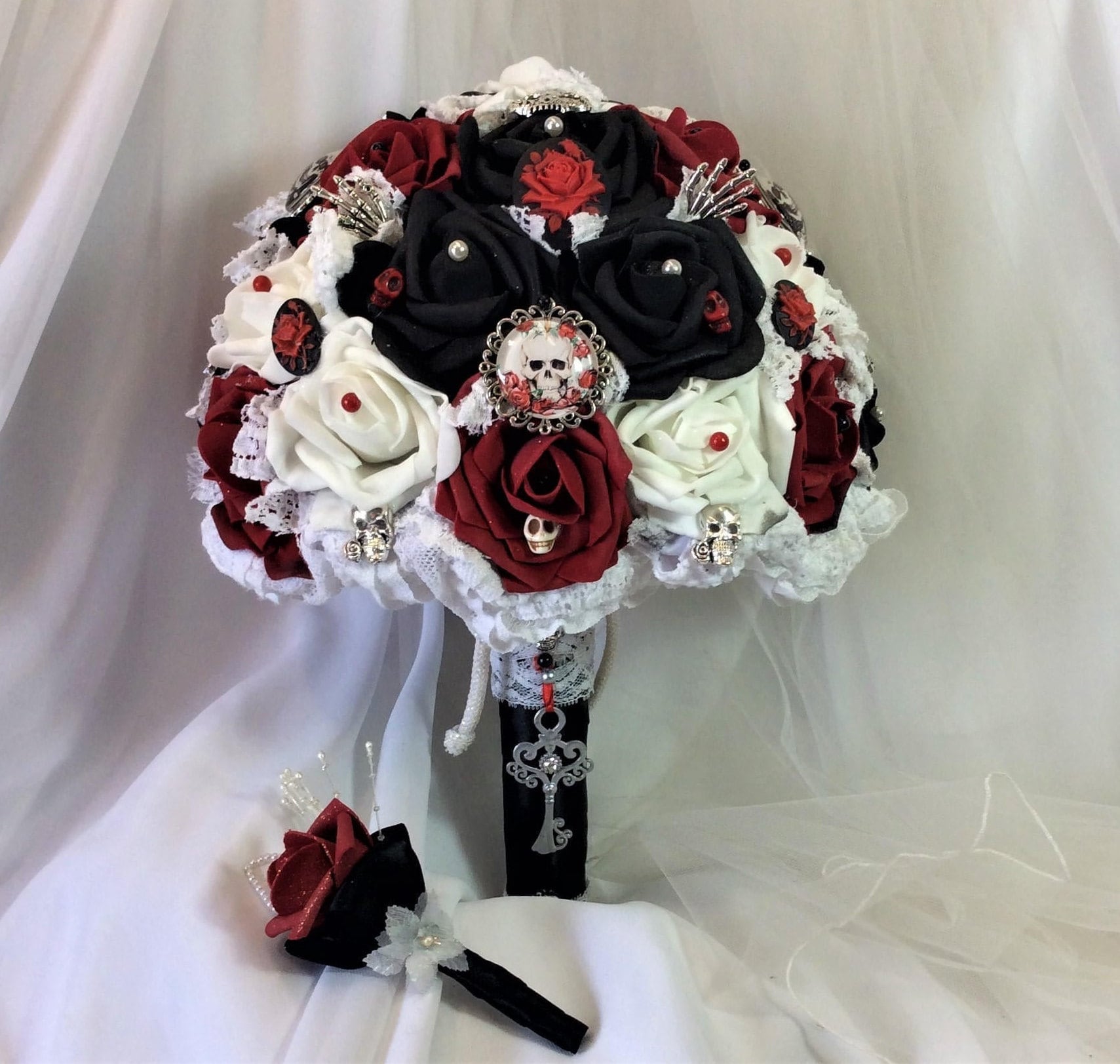 Skulls And Roses Halloween Wedding Bridal Bouquet Flowers Etsy