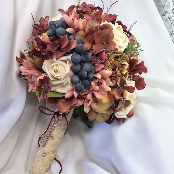 Automne Mariage Mariée Fleur Bouquet Outdoor Bouquet Vineyard Wedding Garden Bouquet Boho Bridal Bouquet Automne Silk Bouquet Roses Raisins Corks