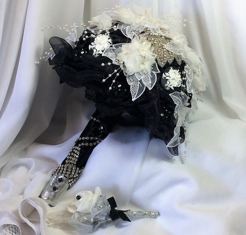 White and Black Bouquet Bridal Flower Bouquet Black Wedding Bouquet Rhinestone Bouquet Jewelry Bouquet Gothic Bridal Bouquet Wedding Flowers