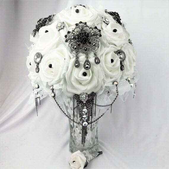 Elegante gótico bouquet de boda flores-rosas blancas ramo de - Etsy España Elegante gótico bouquet de boda flores-rosas blancas ramo de - Etsy España