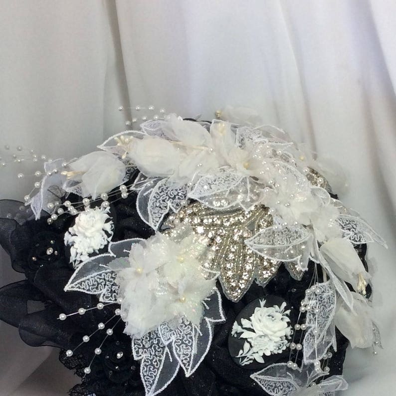 White and Black Bouquet Bridal Flower Bouquet Black Wedding Bouquet Rhinestone Bouquet Jewelry Bouquet Gothic Bridal Bouquet Wedding Flowers