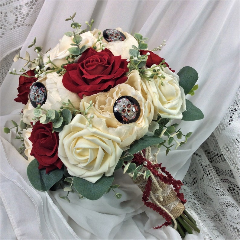 Rustic Wedding Bridal Flower Bouquet Skull and Roses Wedding Boho Festival Wedding Floral Bouquet Red Black Ivory Flowers Skull Fantasy
