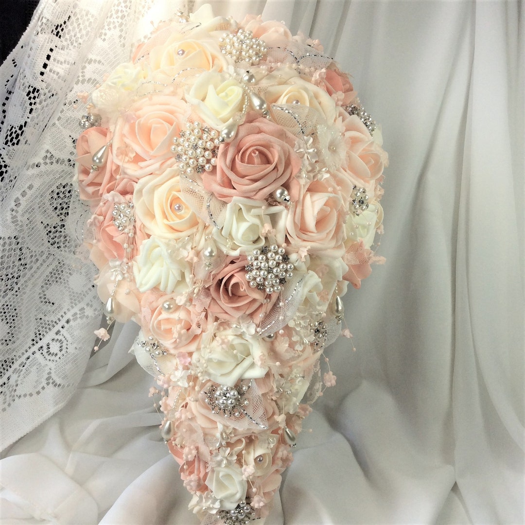 Elegante ramo de novia en cascada de bodas / Flores de novia / - Etsy México Elegante ramo de novia en cascada de bodas / Flores de novia / - Etsy México