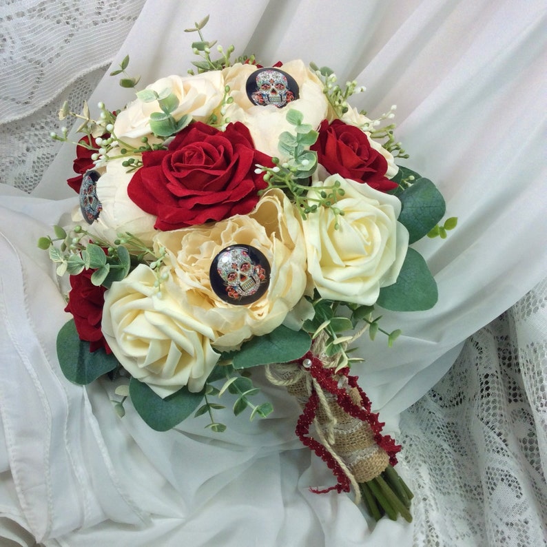 Rustic Wedding Bridal Flower Bouquet Skull and Roses Wedding Boho Festival Wedding Floral Bouquet Red Black Ivory Flowers Skull Fantasy