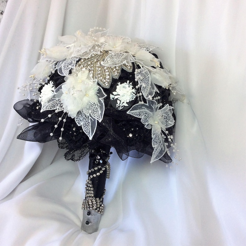 White and Black Bouquet Bridal Flower Bouquet Black Wedding Bouquet Rhinestone Bouquet Jewelry Bouquet Gothic Bridal Bouquet Wedding Flowers