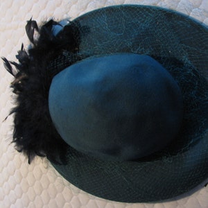 Bollmans emerald green with black feathers - fascinator!  Made in USA.