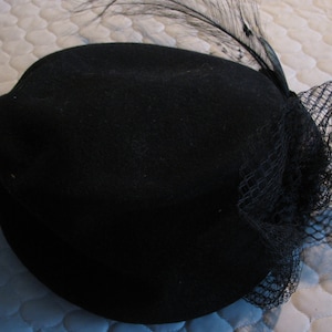 Bollman Black wool hat with lace and feathers.  Made in USA.  1940s vintage