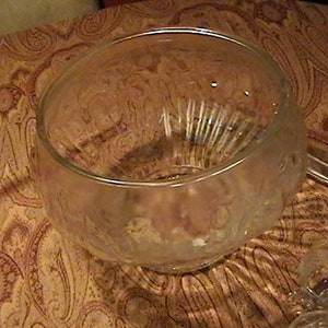 1950&#39;s Jeannette Pressed Glass Punch Bowl, Embossed Fruit, 18 piece set