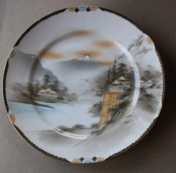 Three Art Deco Japanese Plates with Nichi Hon Mark, Late Meiji to Taisho Period