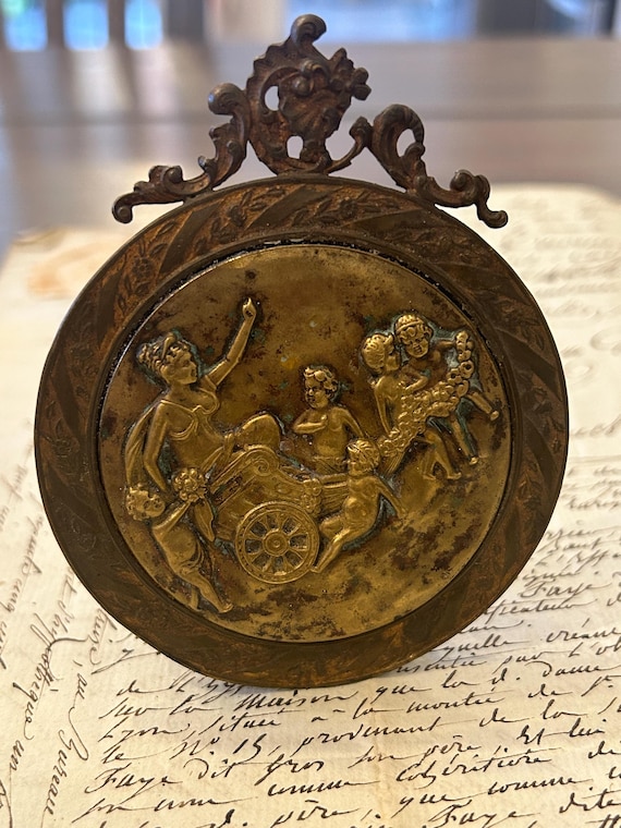 Rococo Revival/Louis XVI Style Medal in Brass Stand of Venus (Aphrodite) in a Chariot Pulled by Putti
