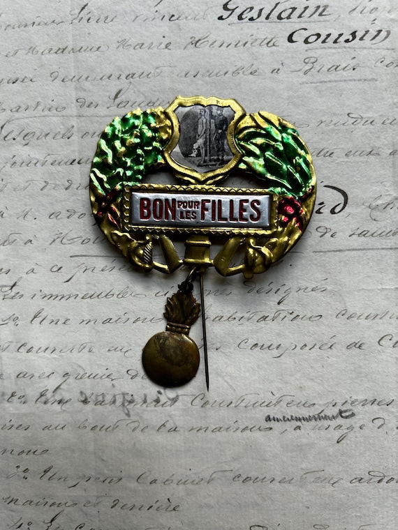 WWI Era, Bon Pour Les Filles (Good for the Girls), French Soldier's Conscription Badge/Pin