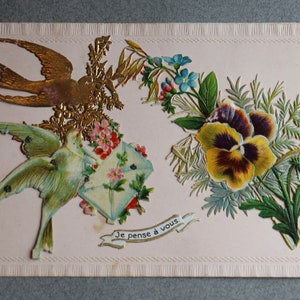 Carte postale antique Français - « Je Pense à Vous » (Je pense à vous) avec découpes en aluminium et en chromolithographie