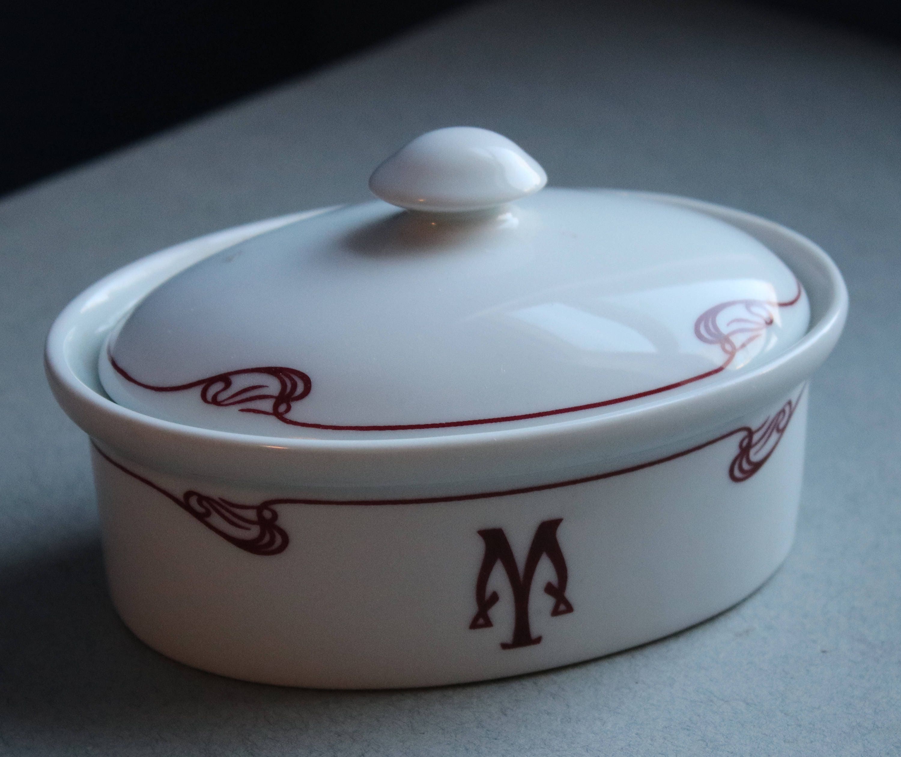 Pillivuyt Covered Dish