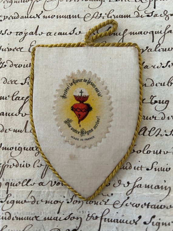 French, Agnus Dei/Sacred Heart Scapular