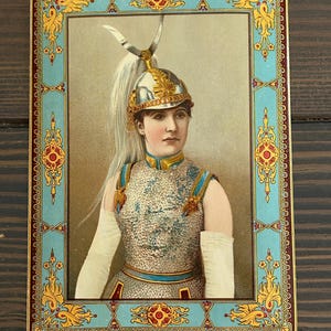 Cromolitografia di una guerriera (probabilmente Brunilde/Valchiria), fine del XIX secolo