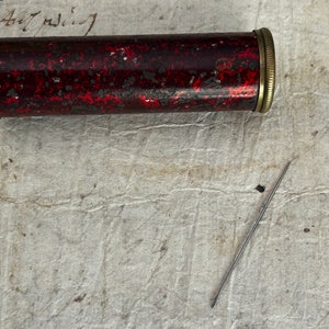 Antiek, Jahncke's patent mitrailleuse naaldenkoker, beste Engelse stalen naalden Egg Eyed, 100 naalden