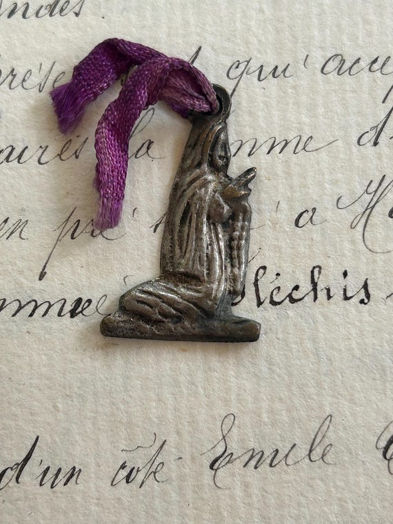 Praying Woman Ex-Voto/Milagro