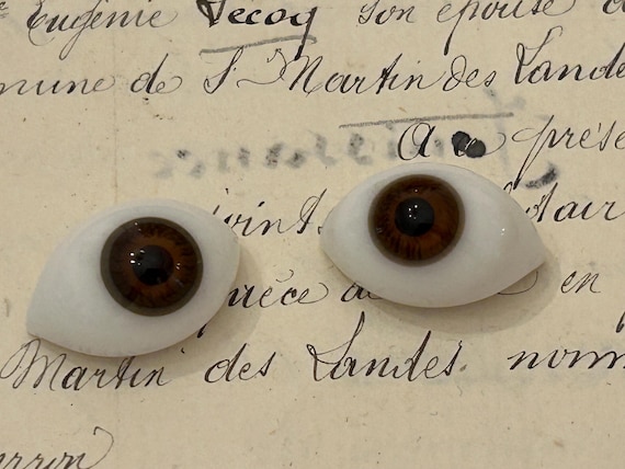 Antique, Glass, Brown, 20 mm Pinch Back Eyes, German or French Provenance, One Pair