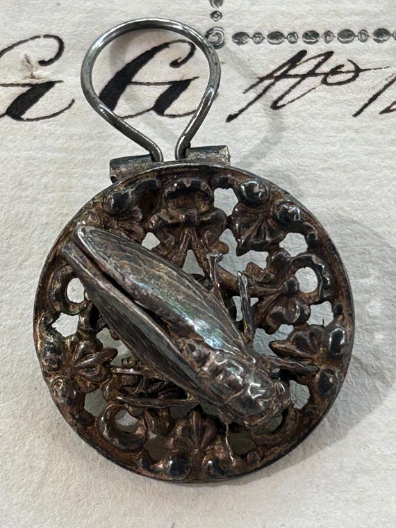 HQ Toujours Fidele Cicada Scarf Clip
