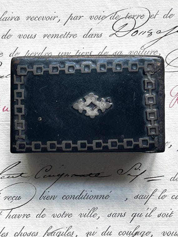 French, Napoleonic III Era, Papier-Mâché Snuff Box with Inlaid Metal Design